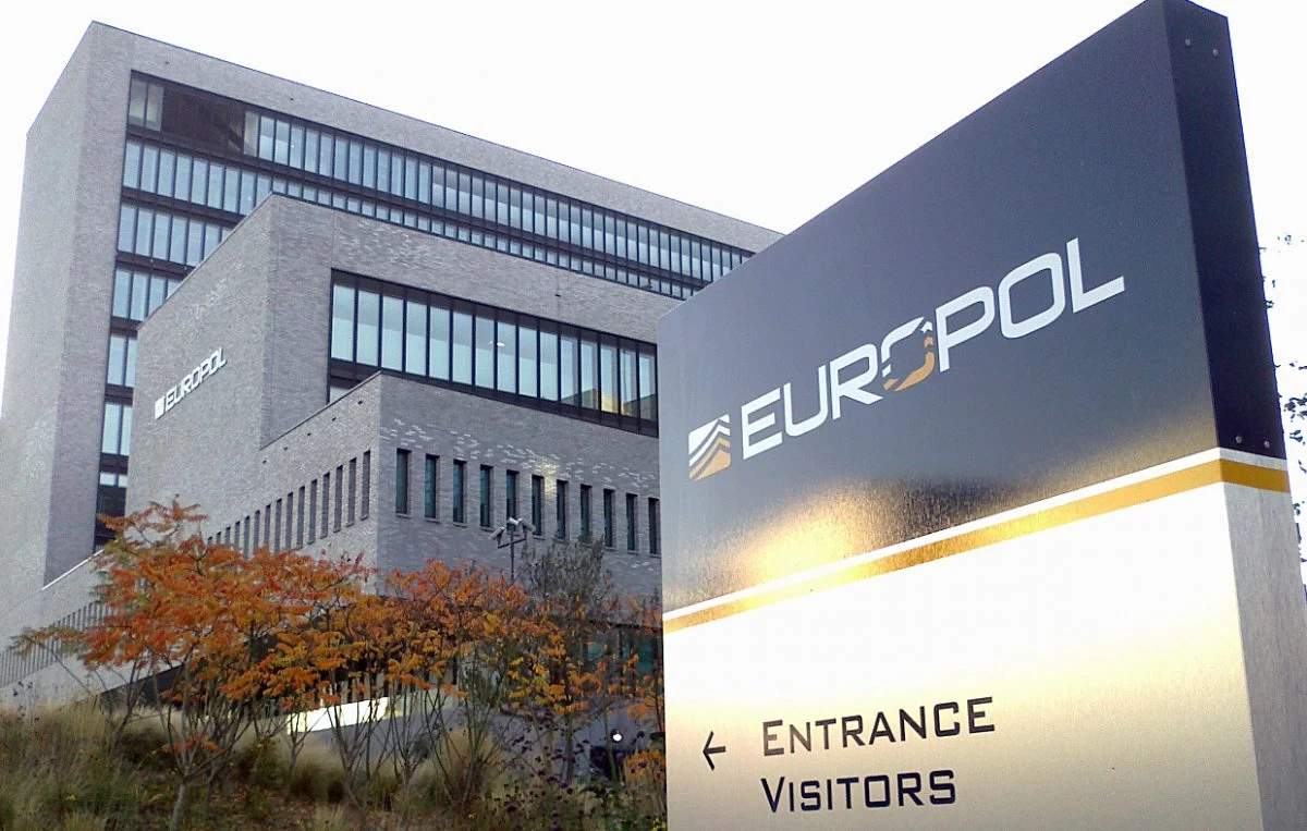 Europol: Εκατοντάδες οι συλλήψεις για ξέπλυμα μαύρου χρήματος